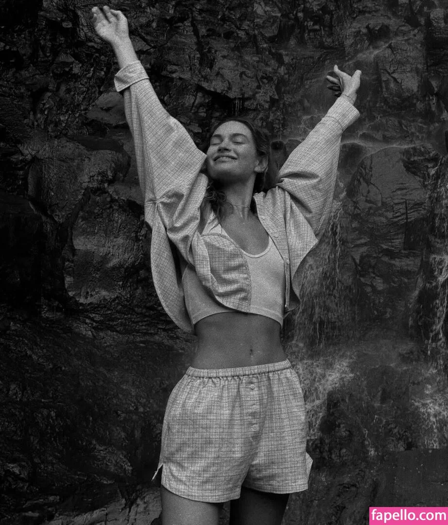 Lily James / lillyjames / lilyjamesofficial Onlyfans Photo Gallery 