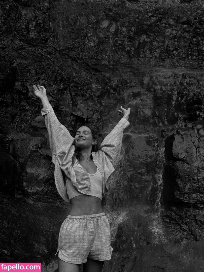 Lily James / lillyjames / lilyjamesofficial Onlyfans Photo Gallery 