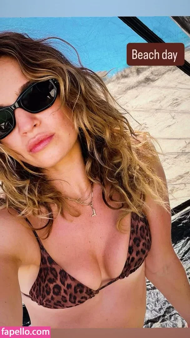 Lily James / lillyjames / lilyjamesofficial Onlyfans Photo Gallery 