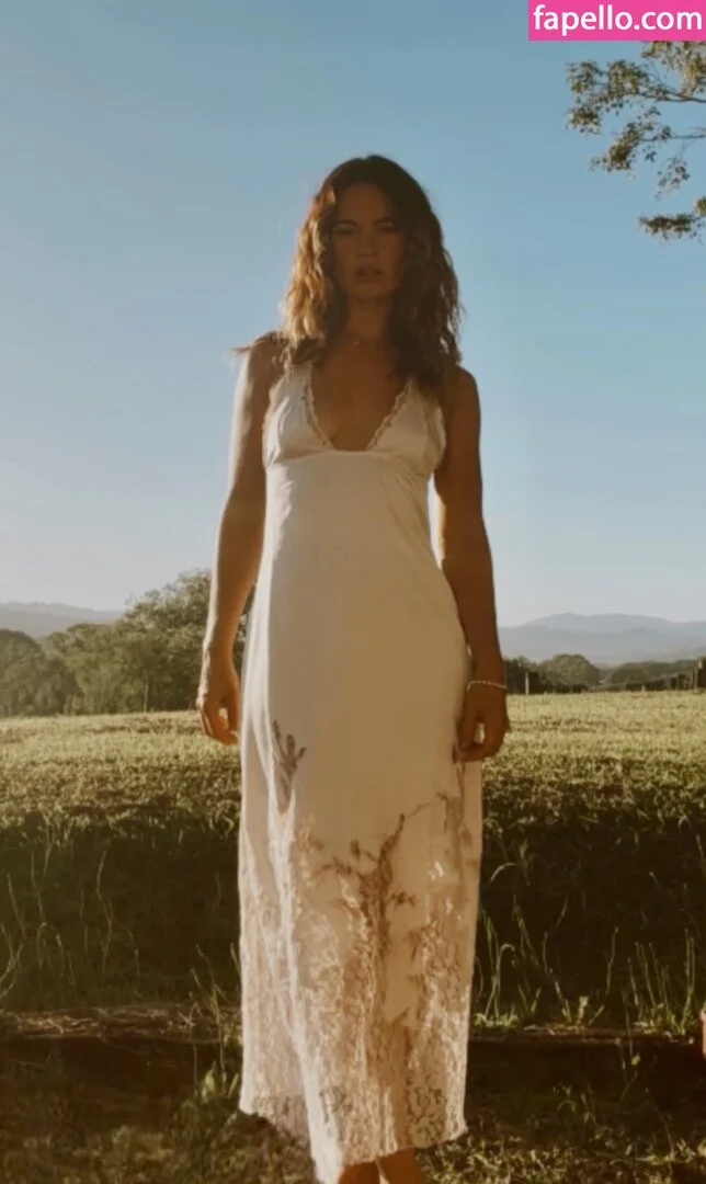 Lily James / lillyjames / lilyjamesofficial Onlyfans Photo Gallery 