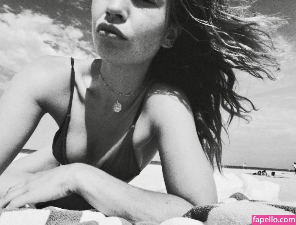 Lily James / lillyjames / lilyjamesofficial Onlyfans Photo Gallery 