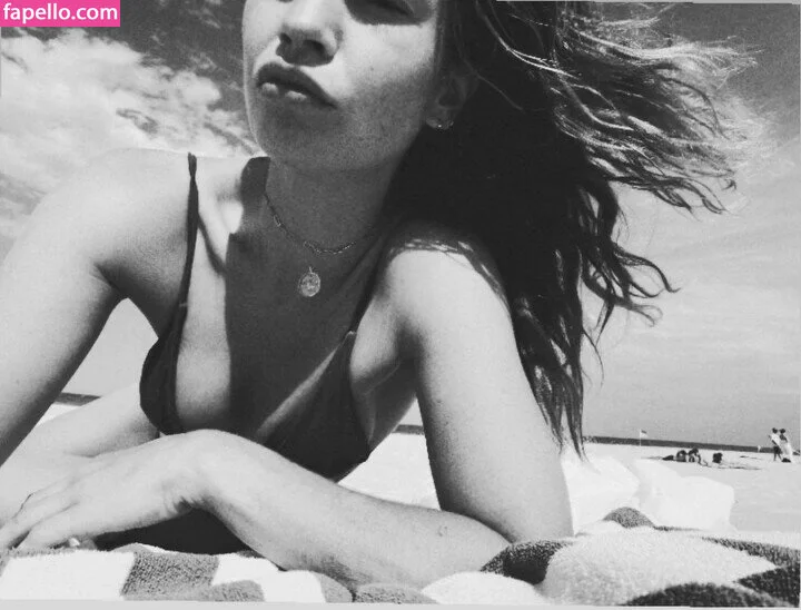 Lily James / lillyjames / lilyjamesofficial Onlyfans Photo Gallery 