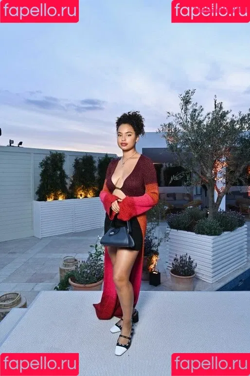 Paola Lct / Paola Locatelli / paolalct Onlyfans Photo Gallery 