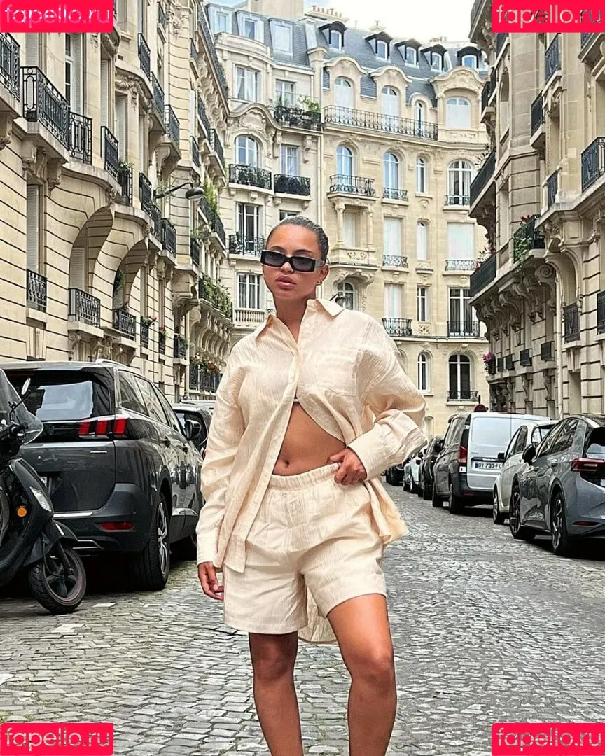 Paola Lct / Paola Locatelli / paolalct Onlyfans Photo Gallery 