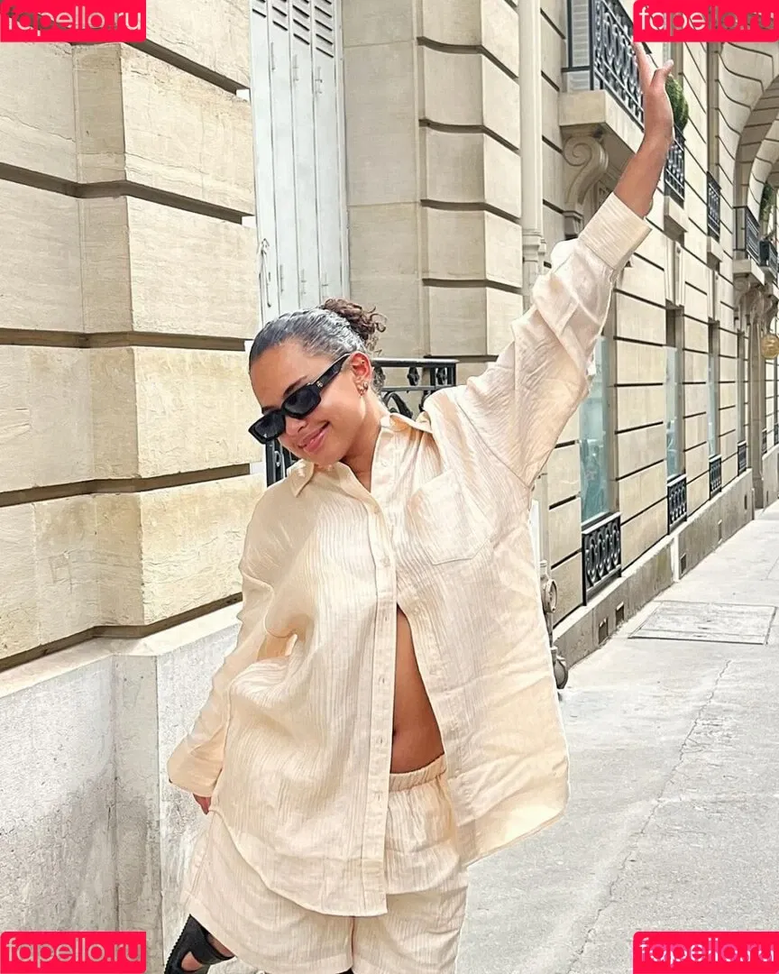 Paola Lct / Paola Locatelli / paolalct Onlyfans Photo Gallery 