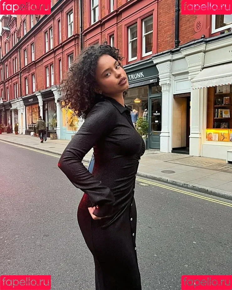 Paola Lct / Paola Locatelli / paolalct Onlyfans Photo Gallery 