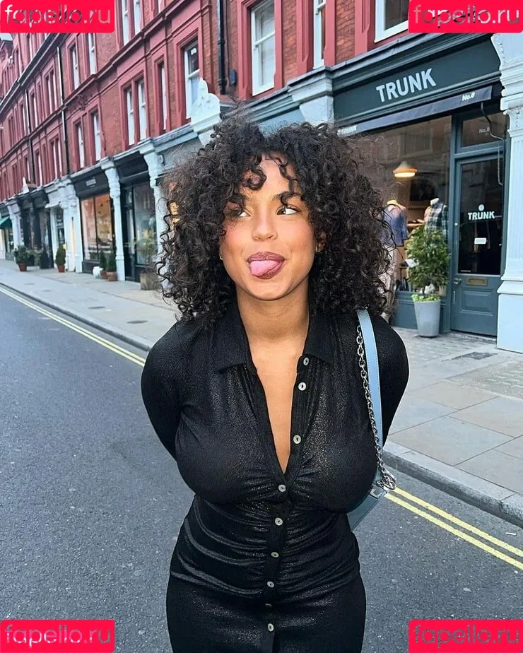 Paola Lct / Paola Locatelli / paolalct Onlyfans Photo Gallery 