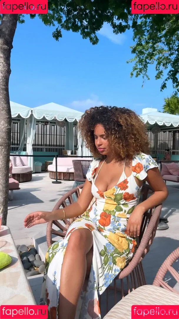 Paola Lct / Paola Locatelli / paolalct Onlyfans Photo Gallery 