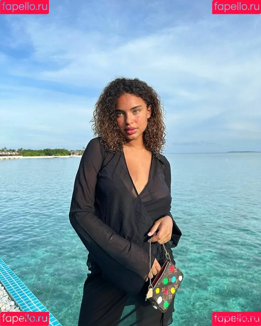 Paola Lct / Paola Locatelli / paolalct Onlyfans Photo Gallery 
