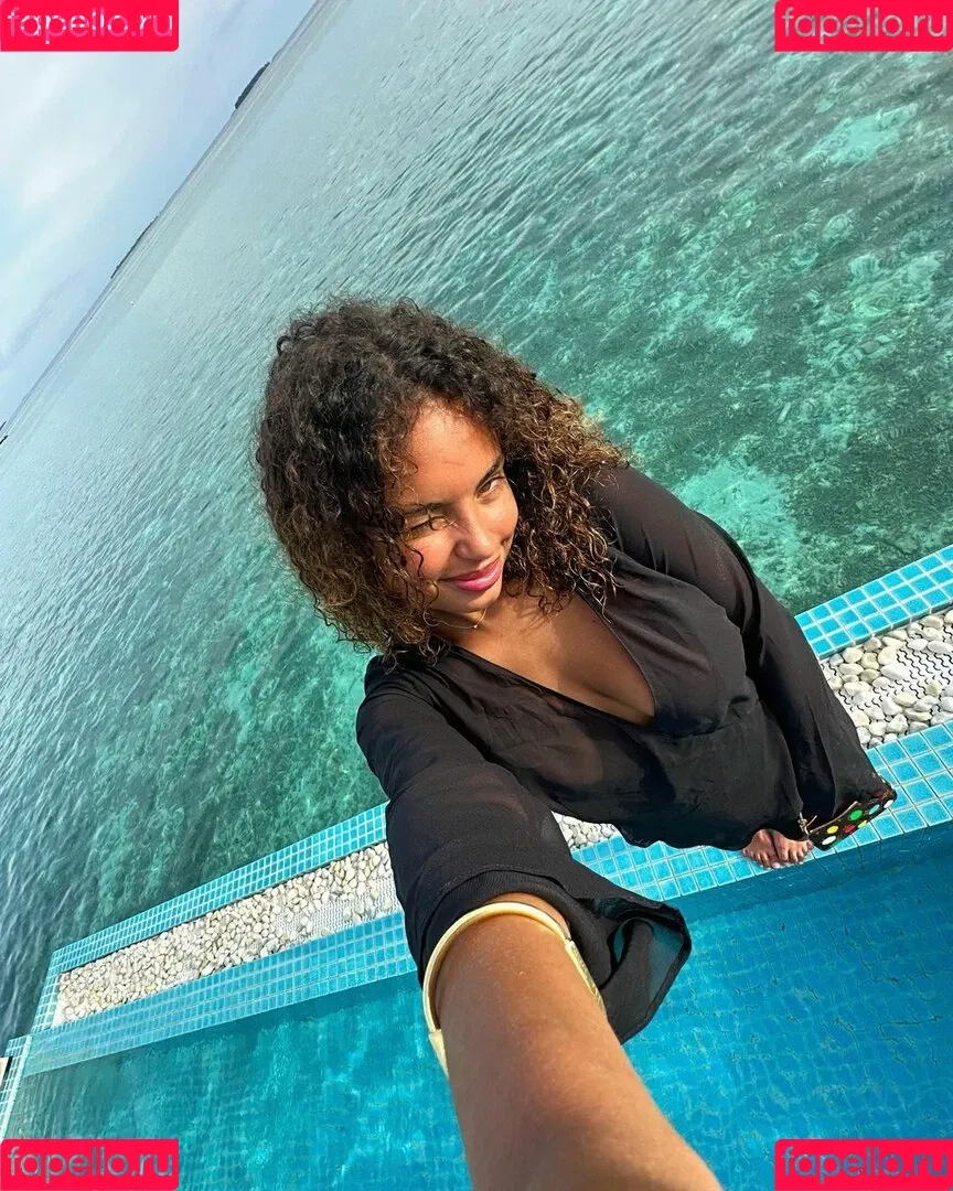 Paola Lct / Paola Locatelli / paolalct Onlyfans Photo Gallery 