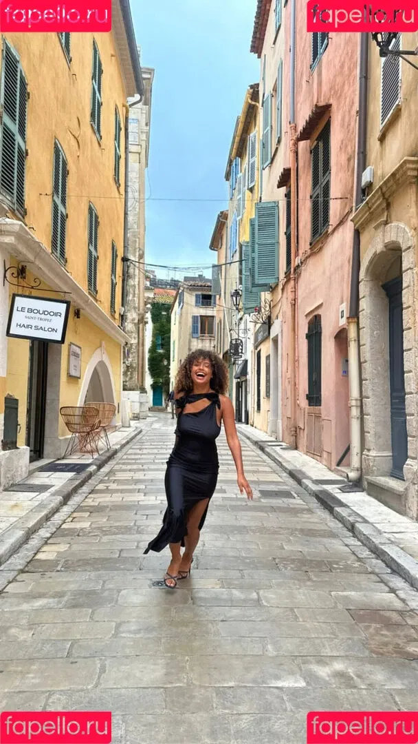 Paola Lct / Paola Locatelli / paolalct Onlyfans Photo Gallery 