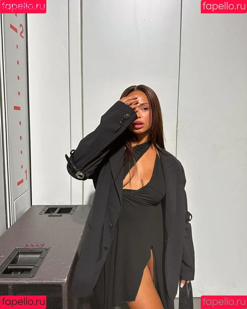 Paola Lct / Paola Locatelli / paolalct Onlyfans Photo Gallery 