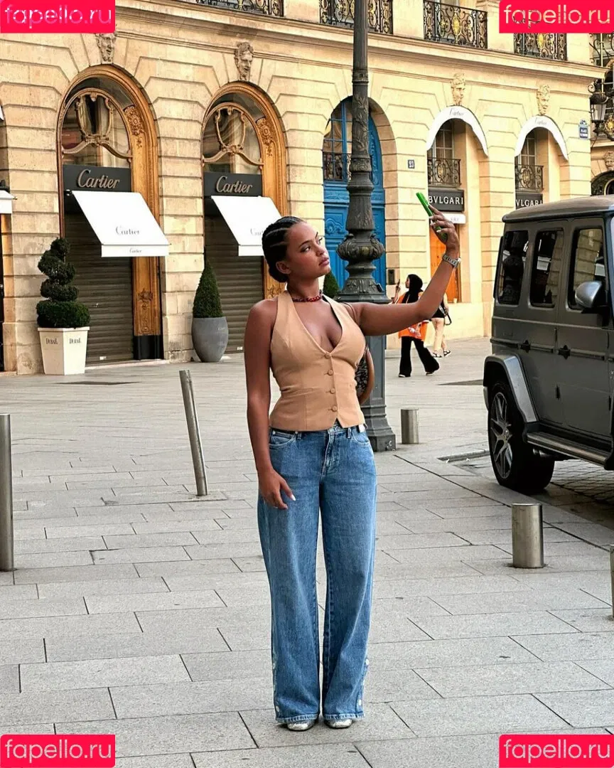 Paola Lct / Paola Locatelli / paolalct Onlyfans Photo Gallery 