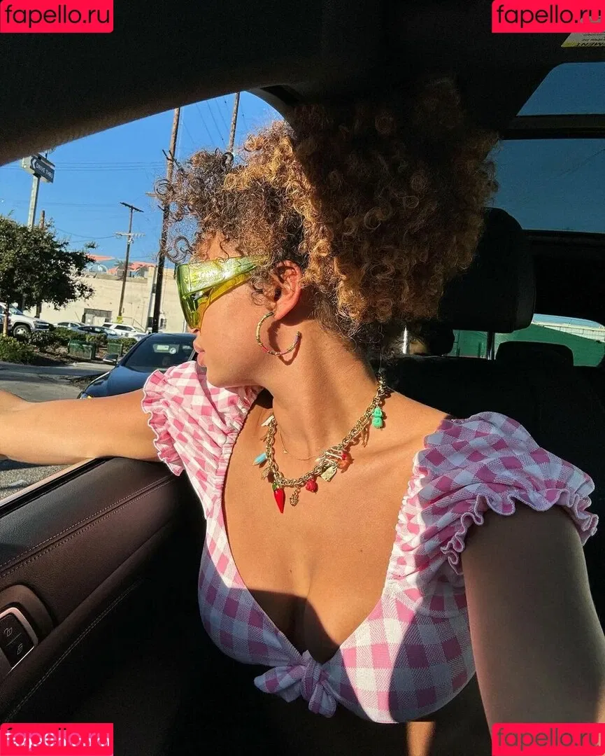 Paola Lct / Paola Locatelli / paolalct Onlyfans Photo Gallery 