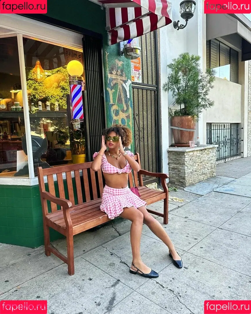 Paola Lct / Paola Locatelli / paolalct Onlyfans Photo Gallery 