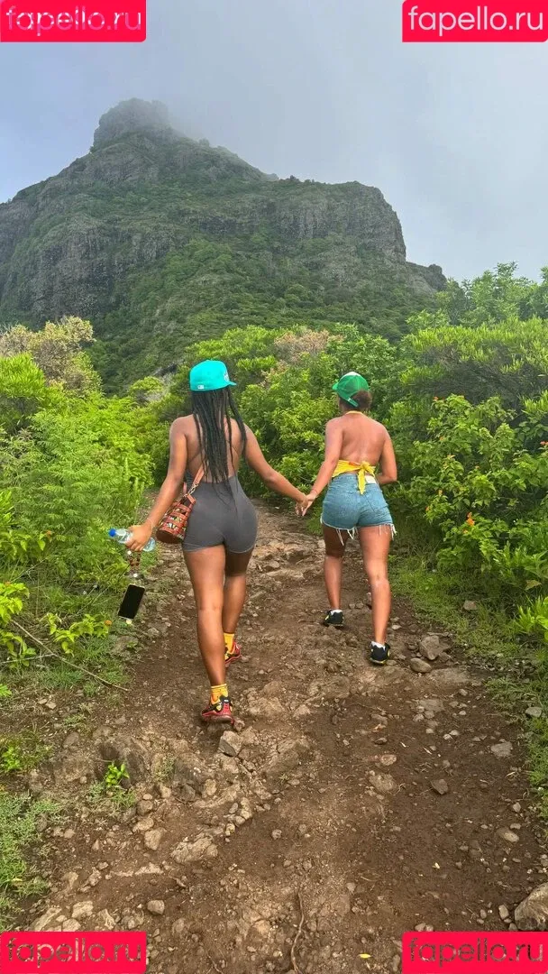 Paola Lct / Paola Locatelli / paolalct Onlyfans Photo Gallery 