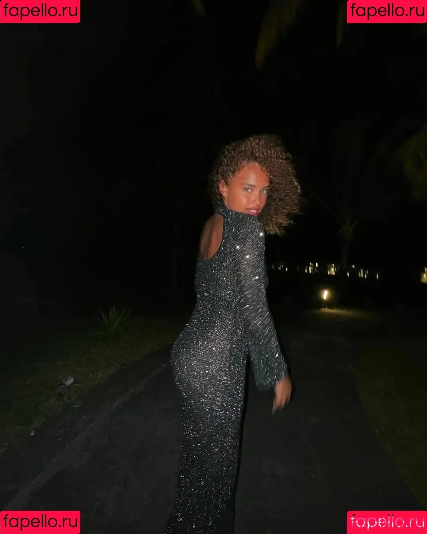 Paola Lct / Paola Locatelli / paolalct Onlyfans Photo Gallery 