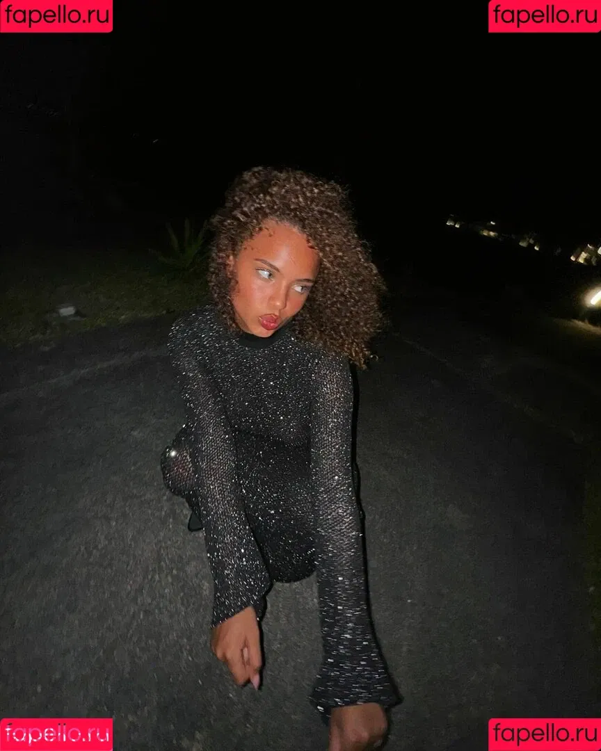 Paola Lct / Paola Locatelli / paolalct Onlyfans Photo Gallery 