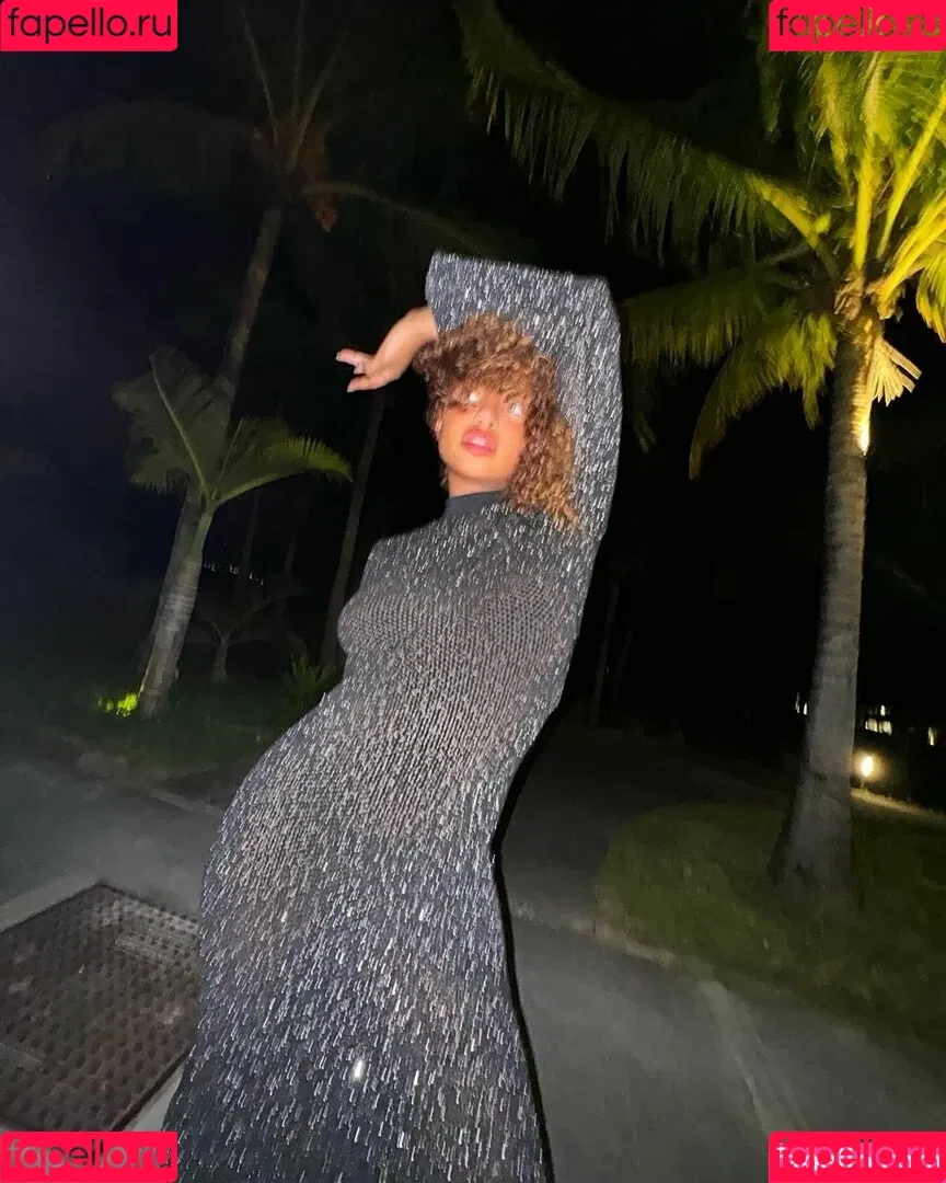 Paola Lct / Paola Locatelli / paolalct Onlyfans Photo Gallery 