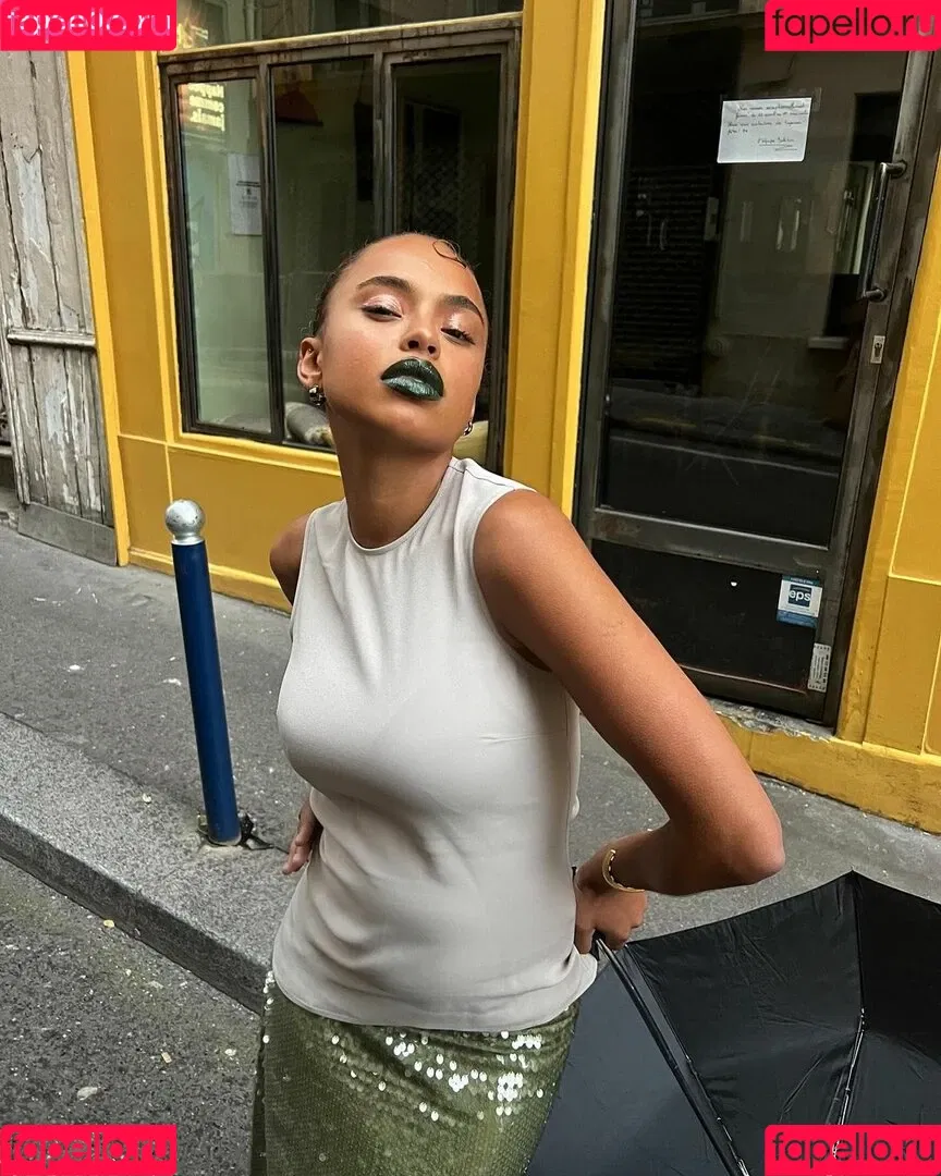 Paola Lct / Paola Locatelli / paolalct Onlyfans Photo Gallery 