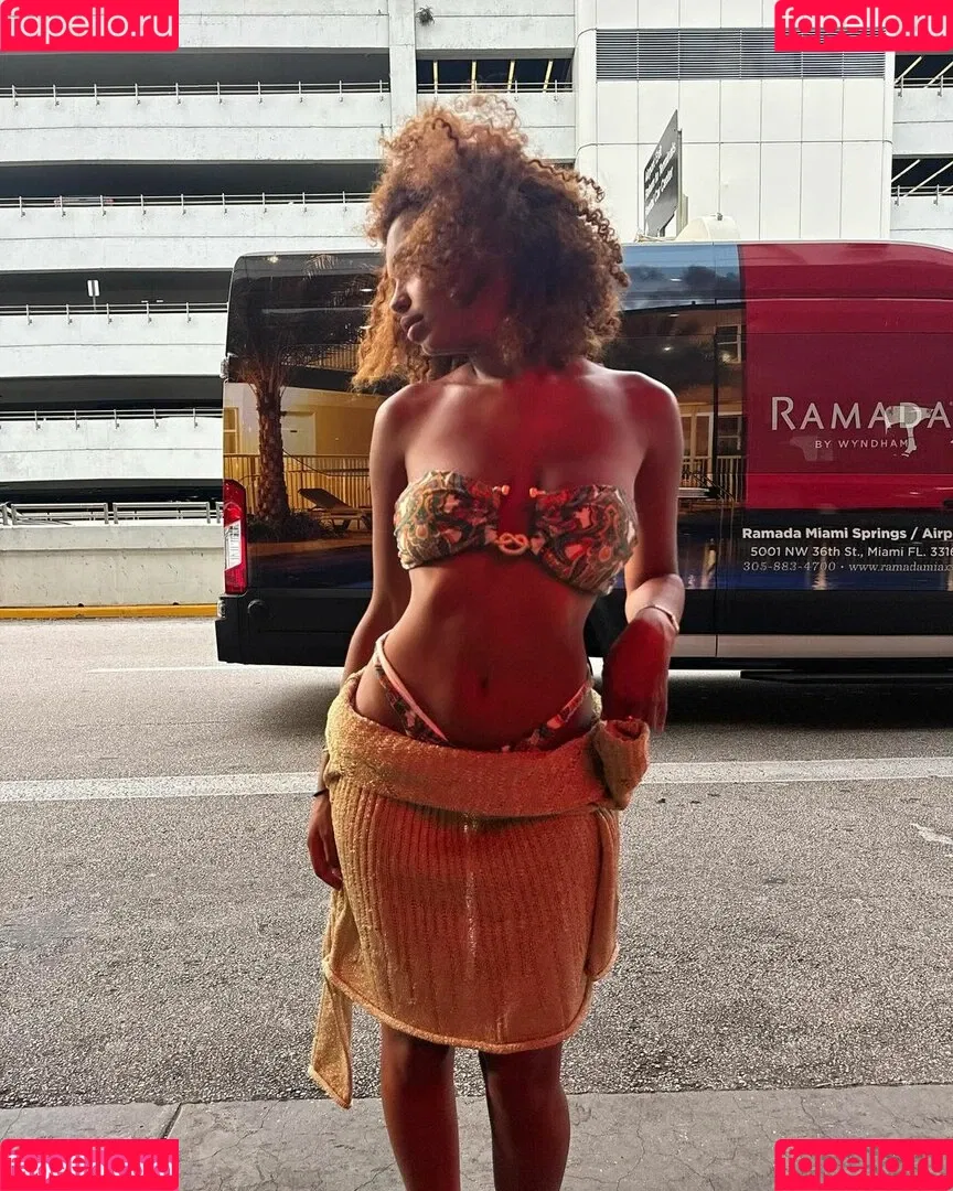 Paola Lct / Paola Locatelli / paolalct Onlyfans Photo Gallery 