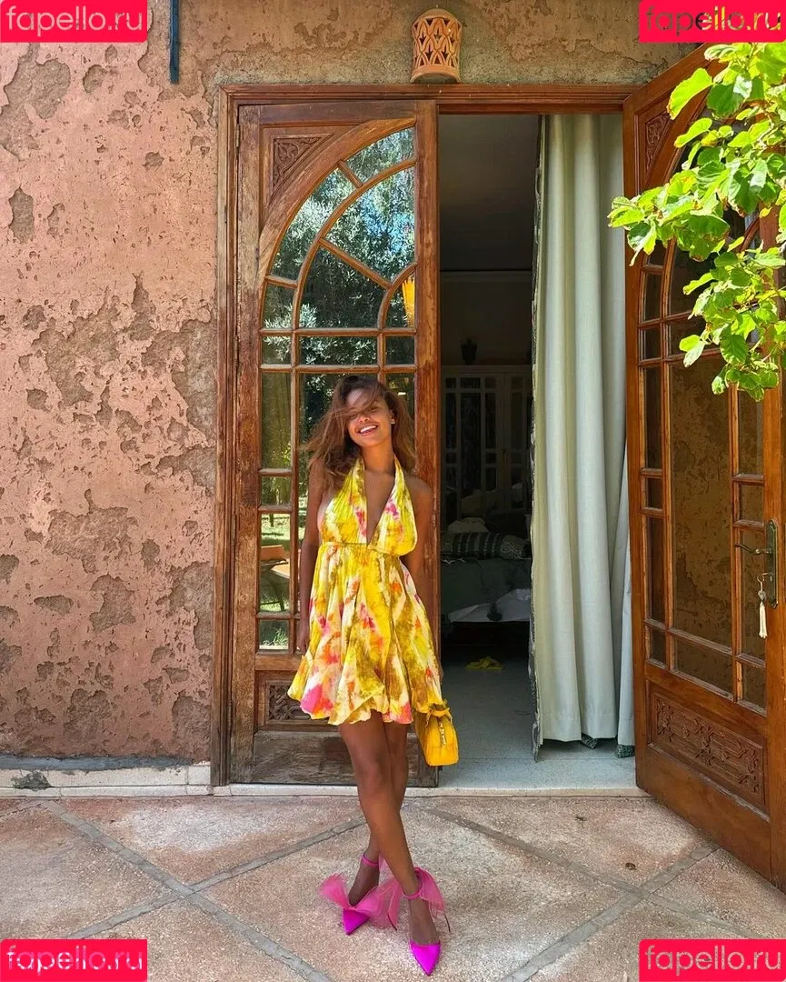 Paola Lct / Paola Locatelli / paolalct Onlyfans Photo Gallery 