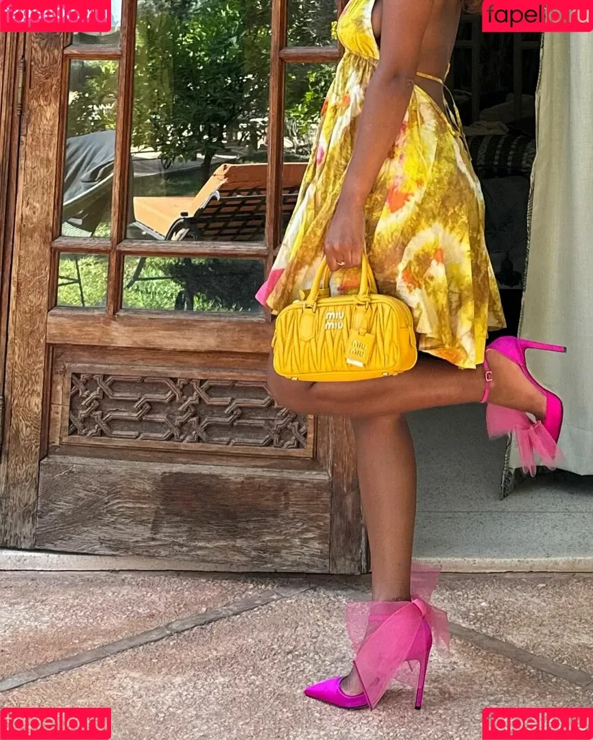 Paola Lct / Paola Locatelli / paolalct Onlyfans Photo Gallery 
