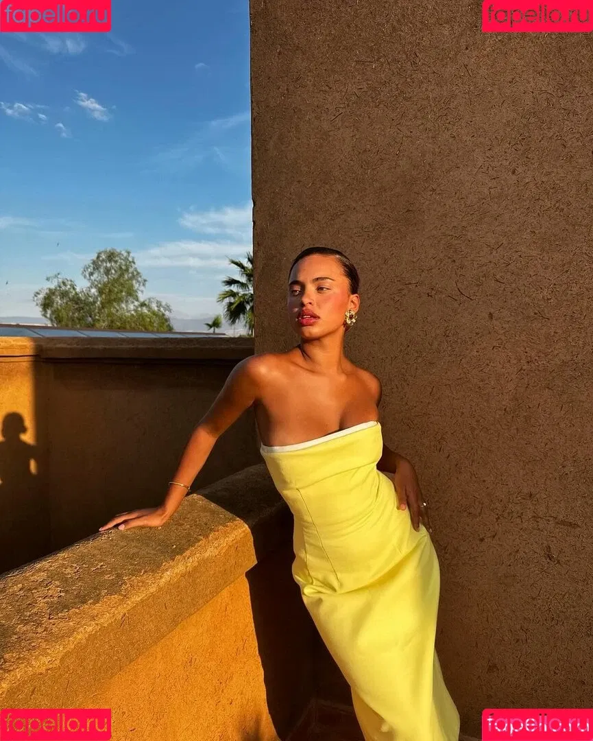 Paola Lct / Paola Locatelli / paolalct Onlyfans Photo Gallery 
