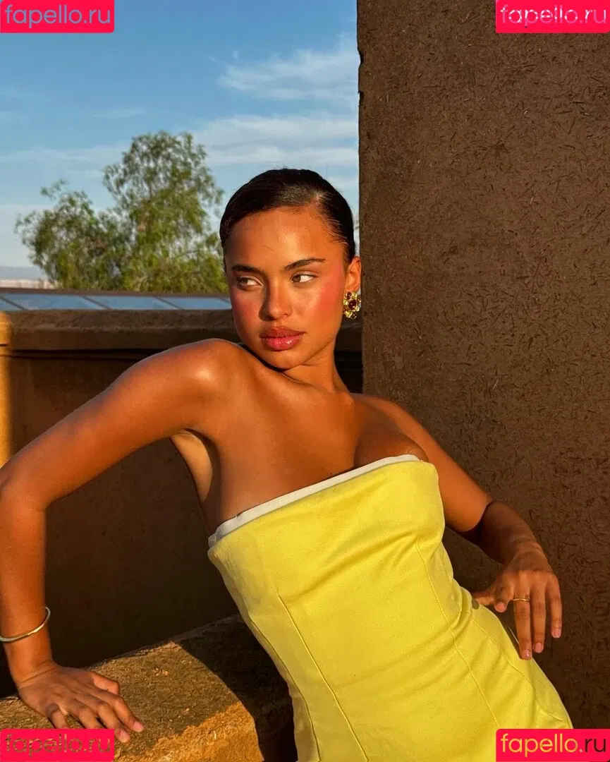 Paola Lct / Paola Locatelli / paolalct Onlyfans Photo Gallery 