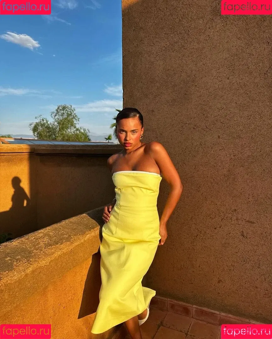 Paola Lct / Paola Locatelli / paolalct Onlyfans Photo Gallery 