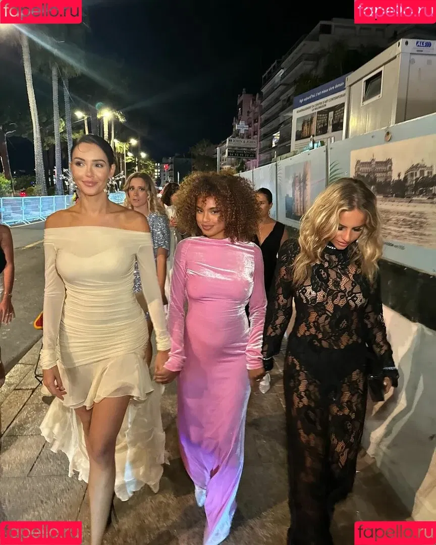 Paola Lct / Paola Locatelli / paolalct Onlyfans Photo Gallery 