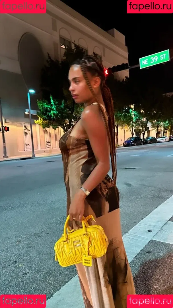 Paola Lct / Paola Locatelli / paolalct Onlyfans Photo Gallery 