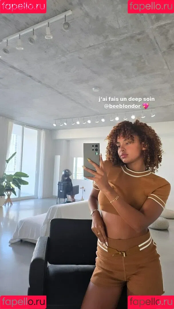 Paola Lct / Paola Locatelli / paolalct Onlyfans Photo Gallery 