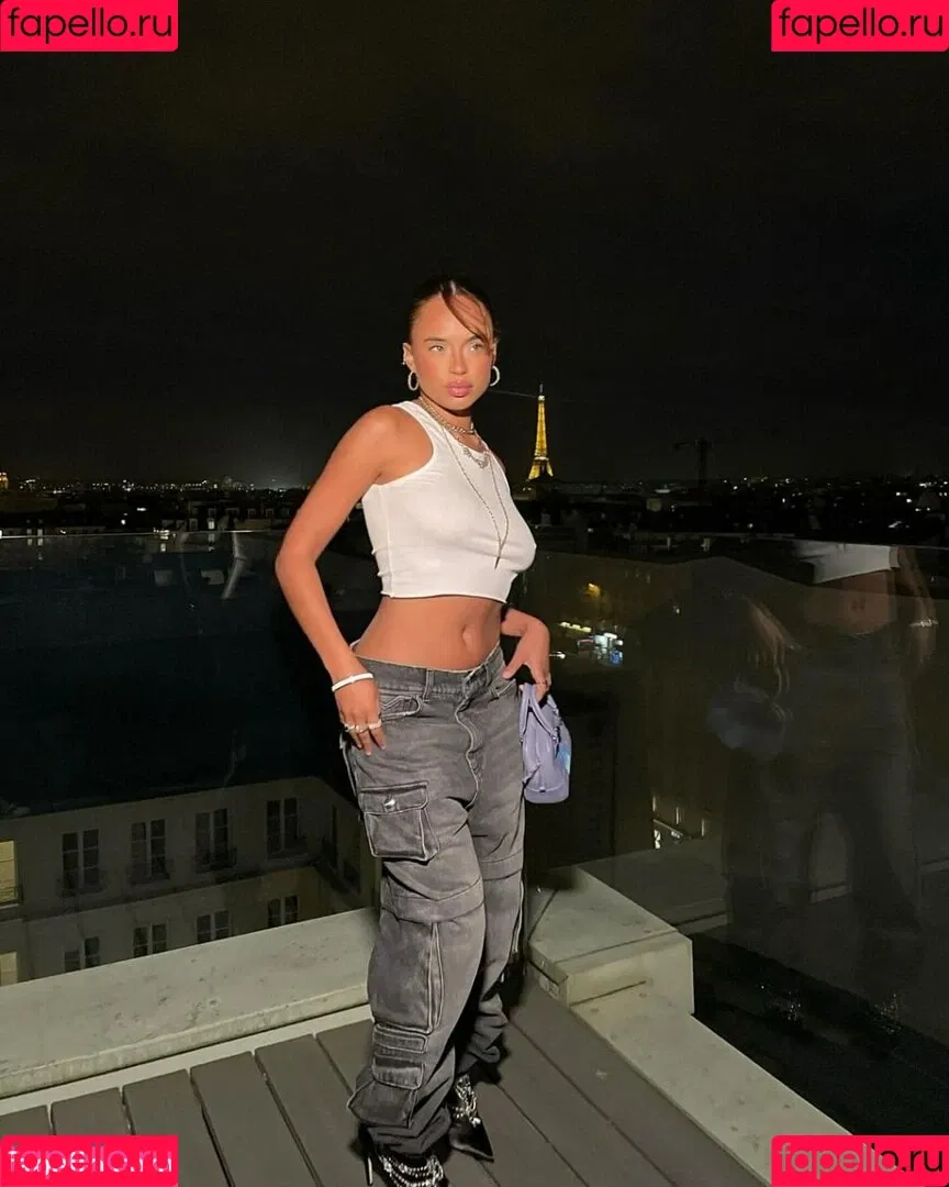 Paola Lct / Paola Locatelli / paolalct Onlyfans Photo Gallery 