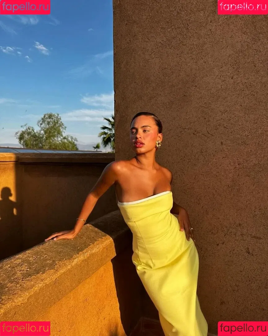 Paola Lct / Paola Locatelli / paolalct Onlyfans Photo Gallery 