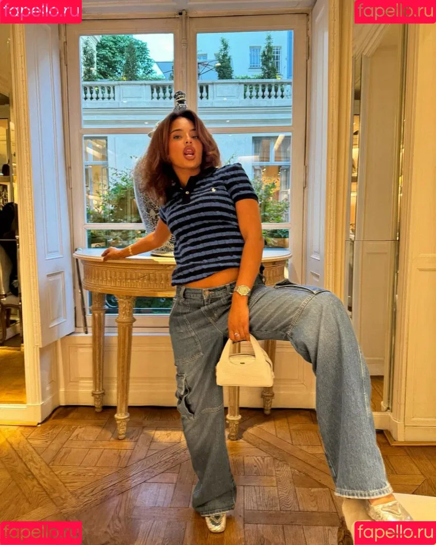 Paola Lct / Paola Locatelli / paolalct Onlyfans Photo Gallery 