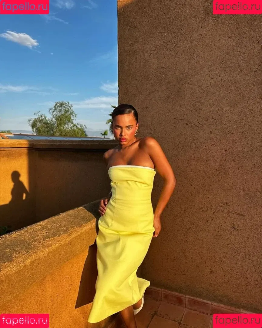 Paola Lct / Paola Locatelli / paolalct Onlyfans Photo Gallery 