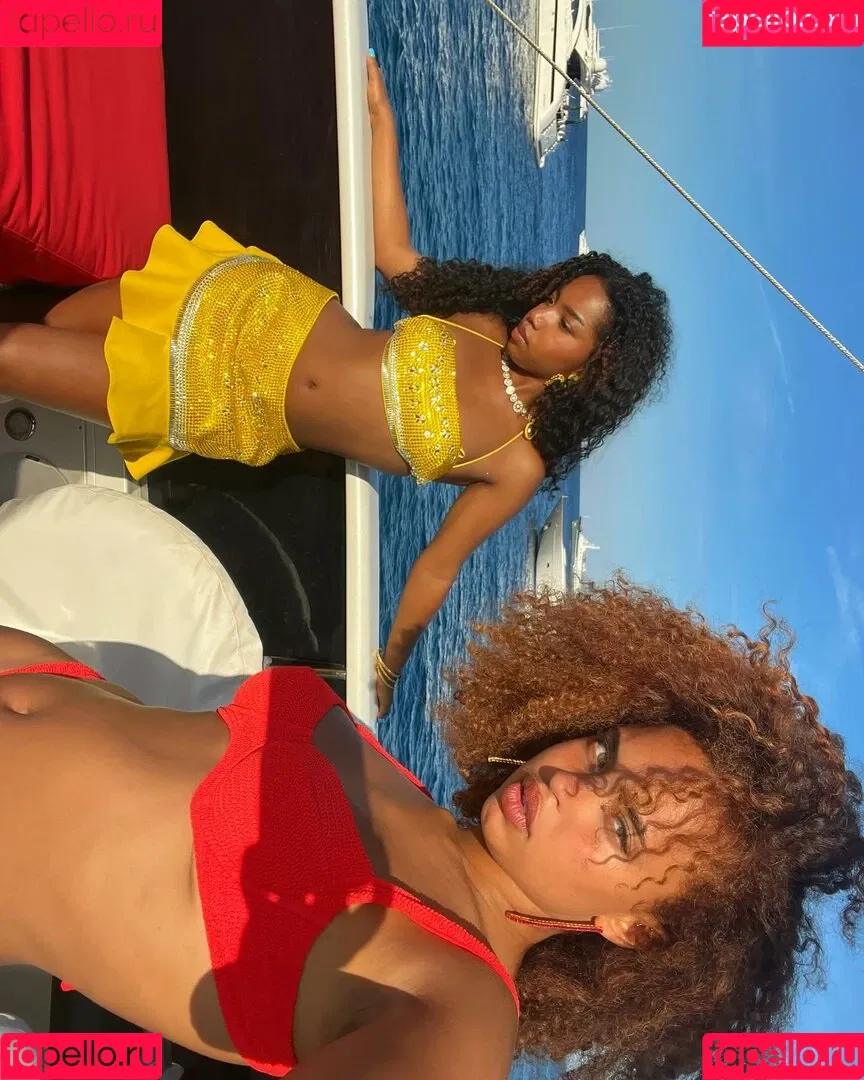Paola Lct / Paola Locatelli / paolalct Onlyfans Photo Gallery 