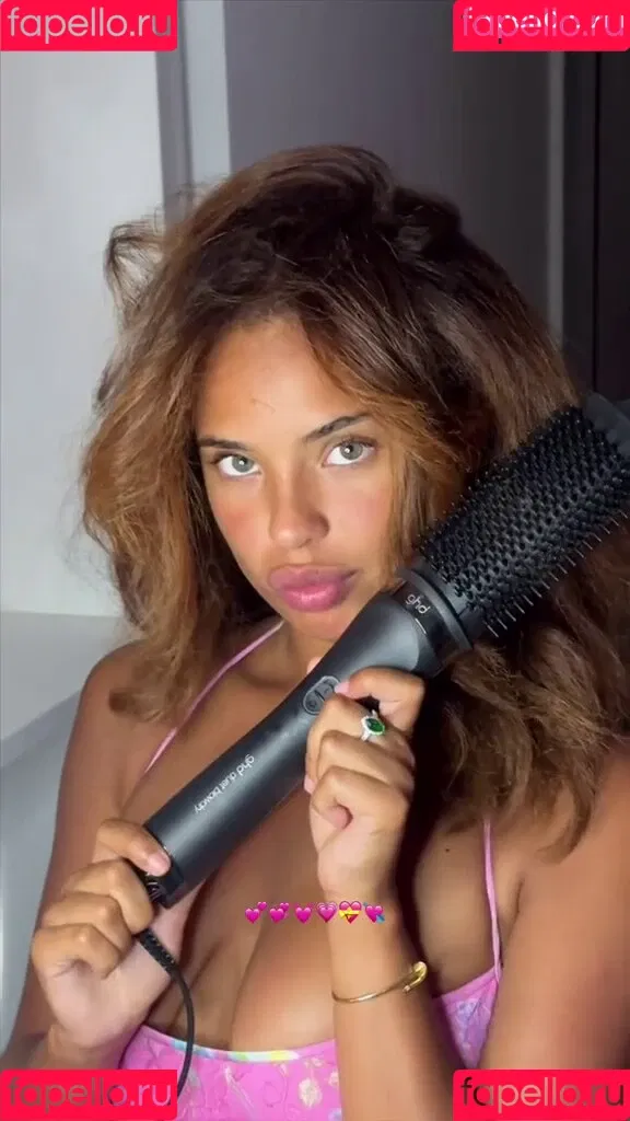 Paola Lct / Paola Locatelli / paolalct Onlyfans Photo Gallery 