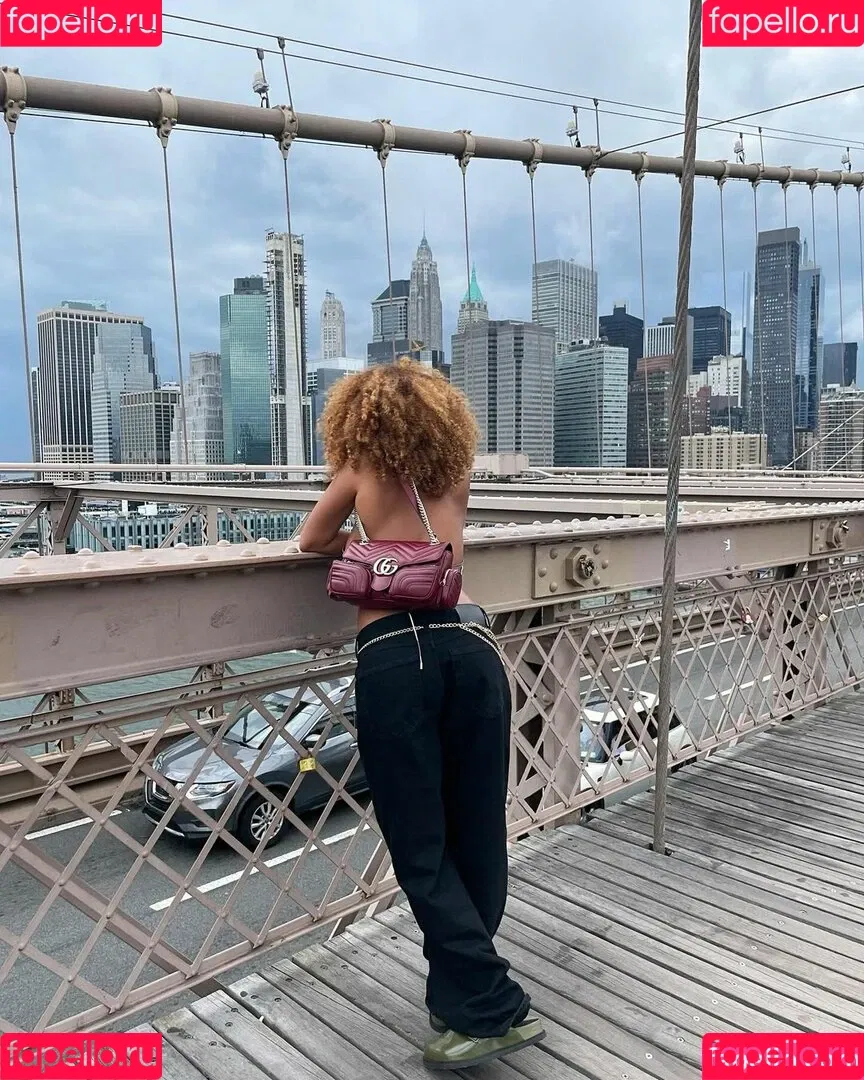 Paola Lct / Paola Locatelli / paolalct Onlyfans Photo Gallery 