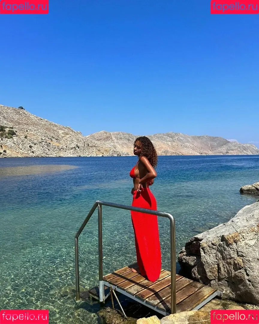 Paola Lct / Paola Locatelli / paolalct Onlyfans Photo Gallery 