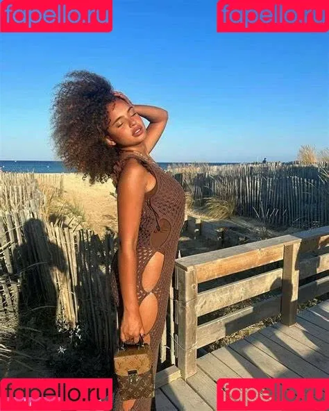 Paola Lct / Paola Locatelli / paolalct Onlyfans Photo Gallery 