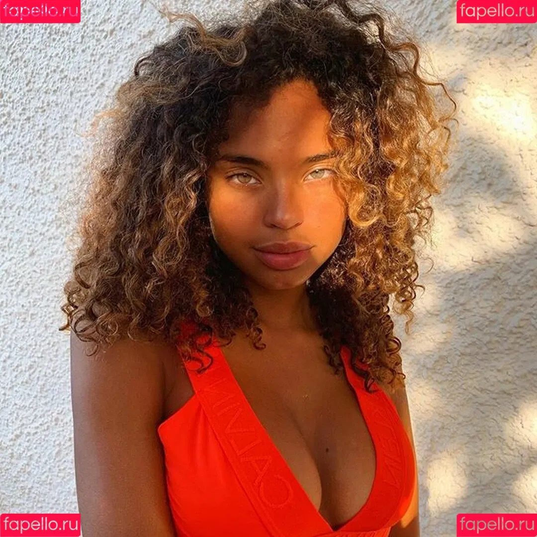Paola Lct / Paola Locatelli / paolalct Onlyfans Photo Gallery 