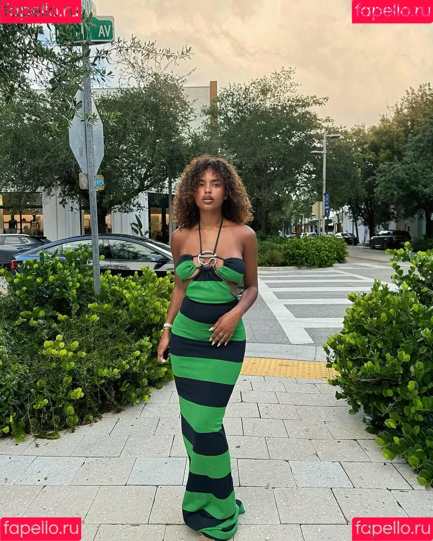 Paola Lct / Paola Locatelli / paolalct Onlyfans Photo Gallery 