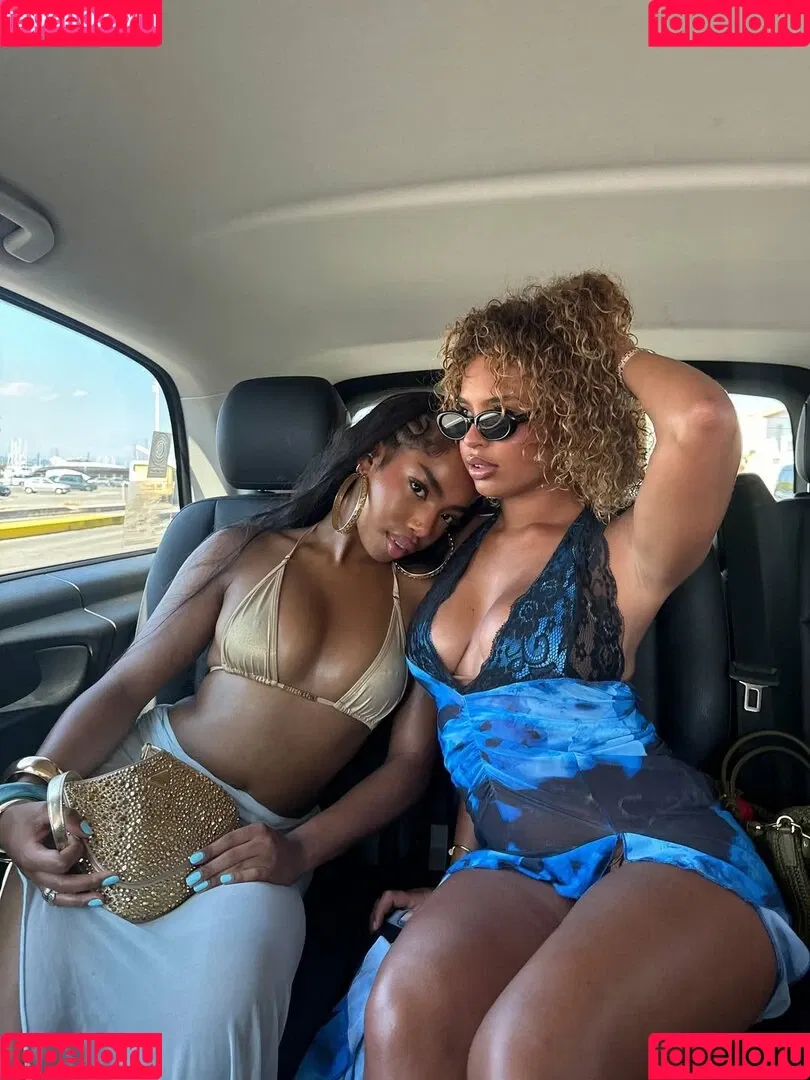 Paola Lct / Paola Locatelli / paolalct Onlyfans Photo Gallery 
