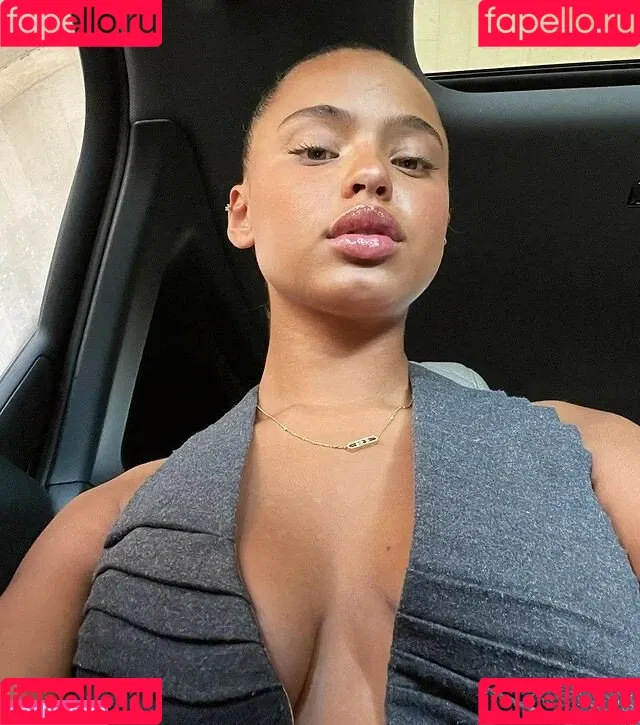 Paola Lct / Paola Locatelli / paolalct Onlyfans Photo Gallery 