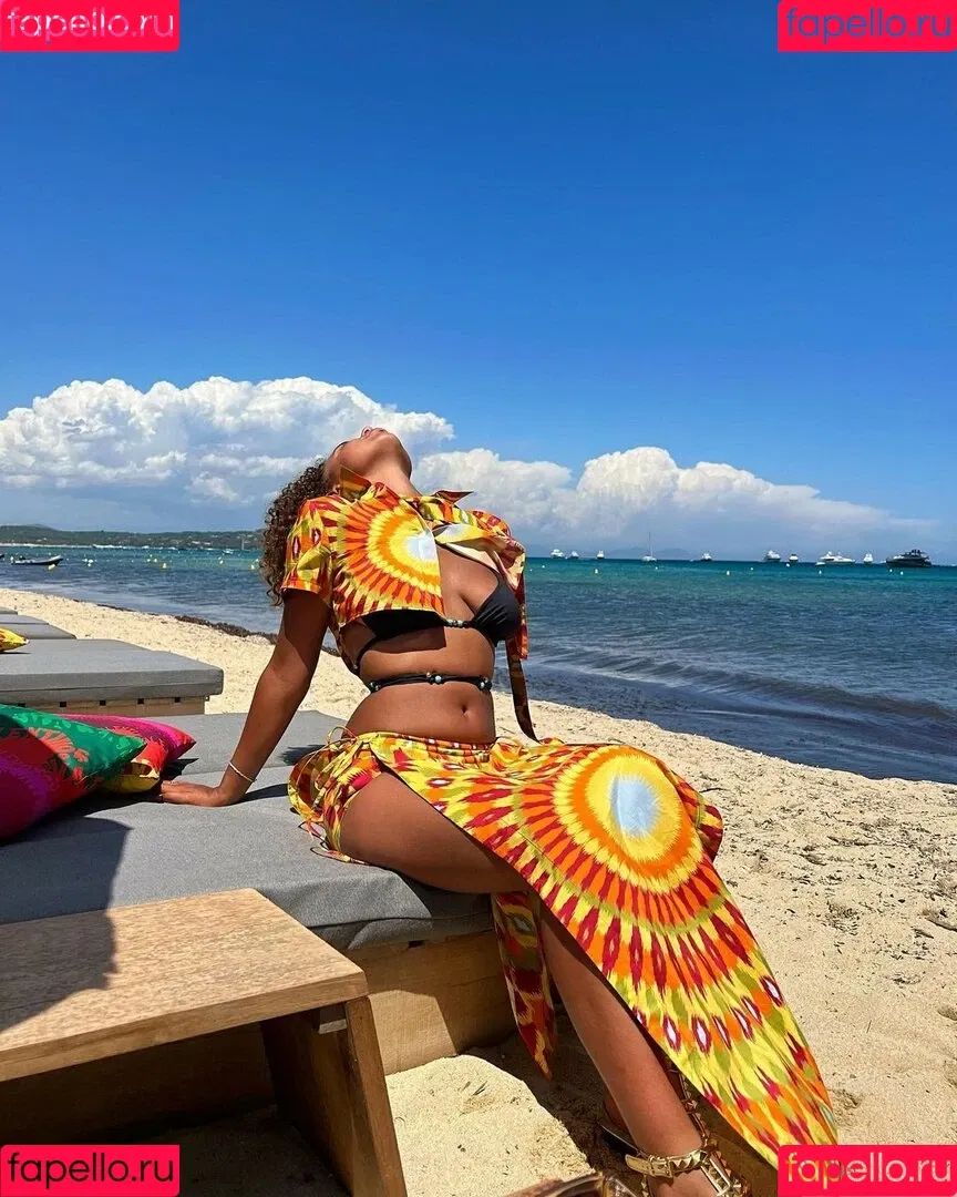 Paola Lct / Paola Locatelli / paolalct Onlyfans Photo Gallery 