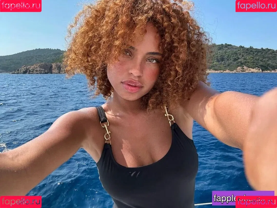 Paola Lct / Paola Locatelli / paolalct Onlyfans Photo Gallery 