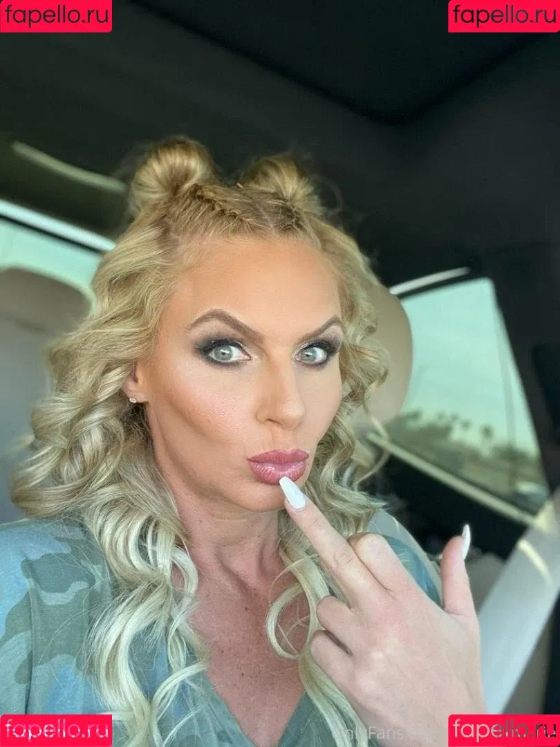 Phoenix Marie / phoenixmarie / phxsquaron / pmarizzle Onlyfans Photo Gallery 