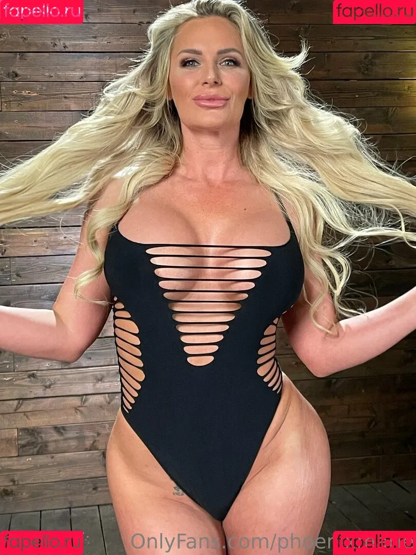 Phoenix Marie / phoenixmarie / phxsquaron / pmarizzle Onlyfans Photo Gallery 